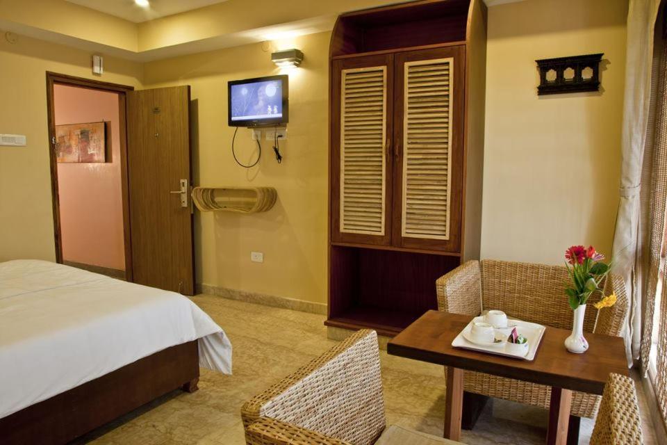 Hotel Rains Inn Гувахати Экстерьер фото