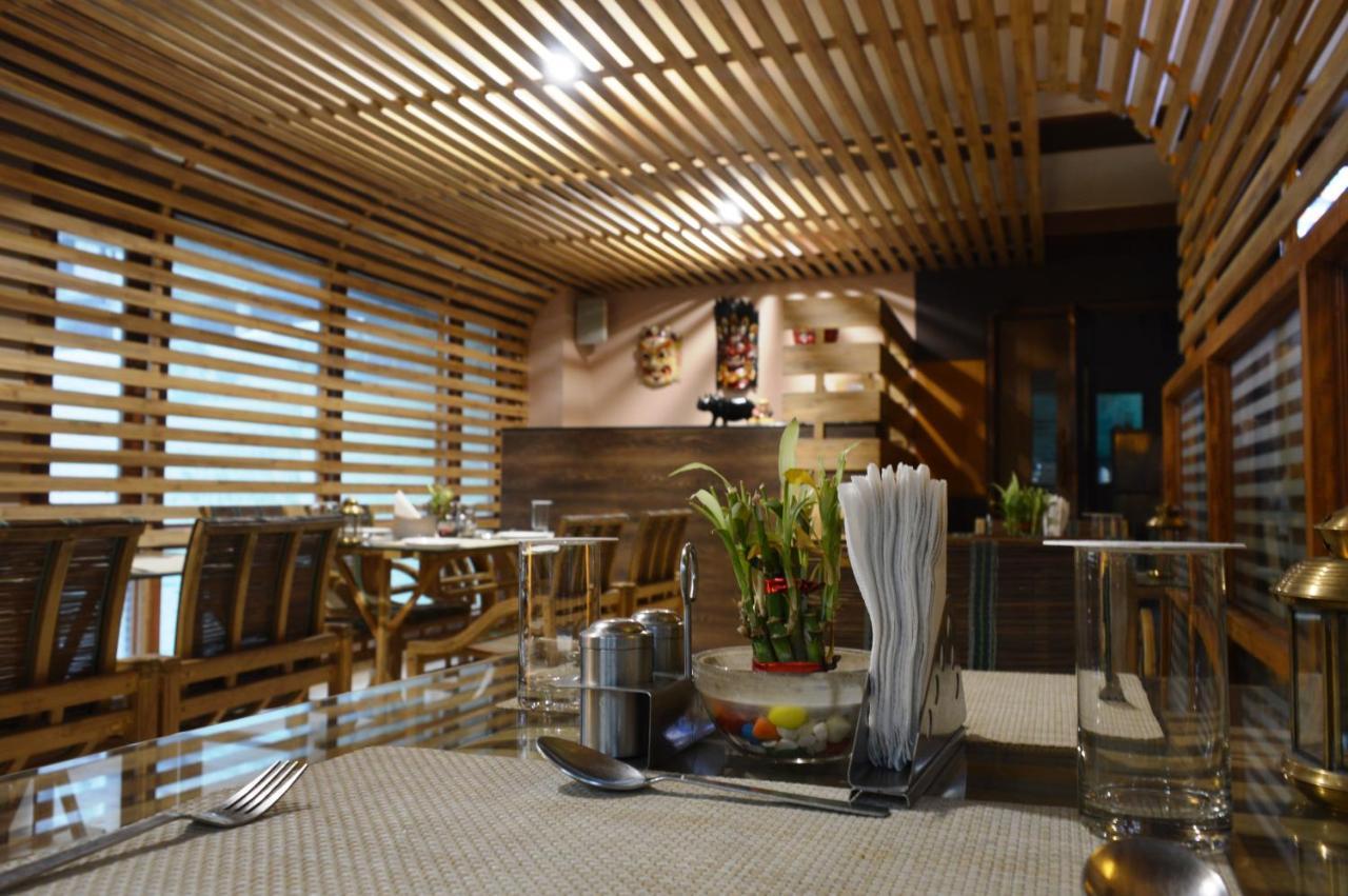Hotel Rains Inn Гувахати Экстерьер фото