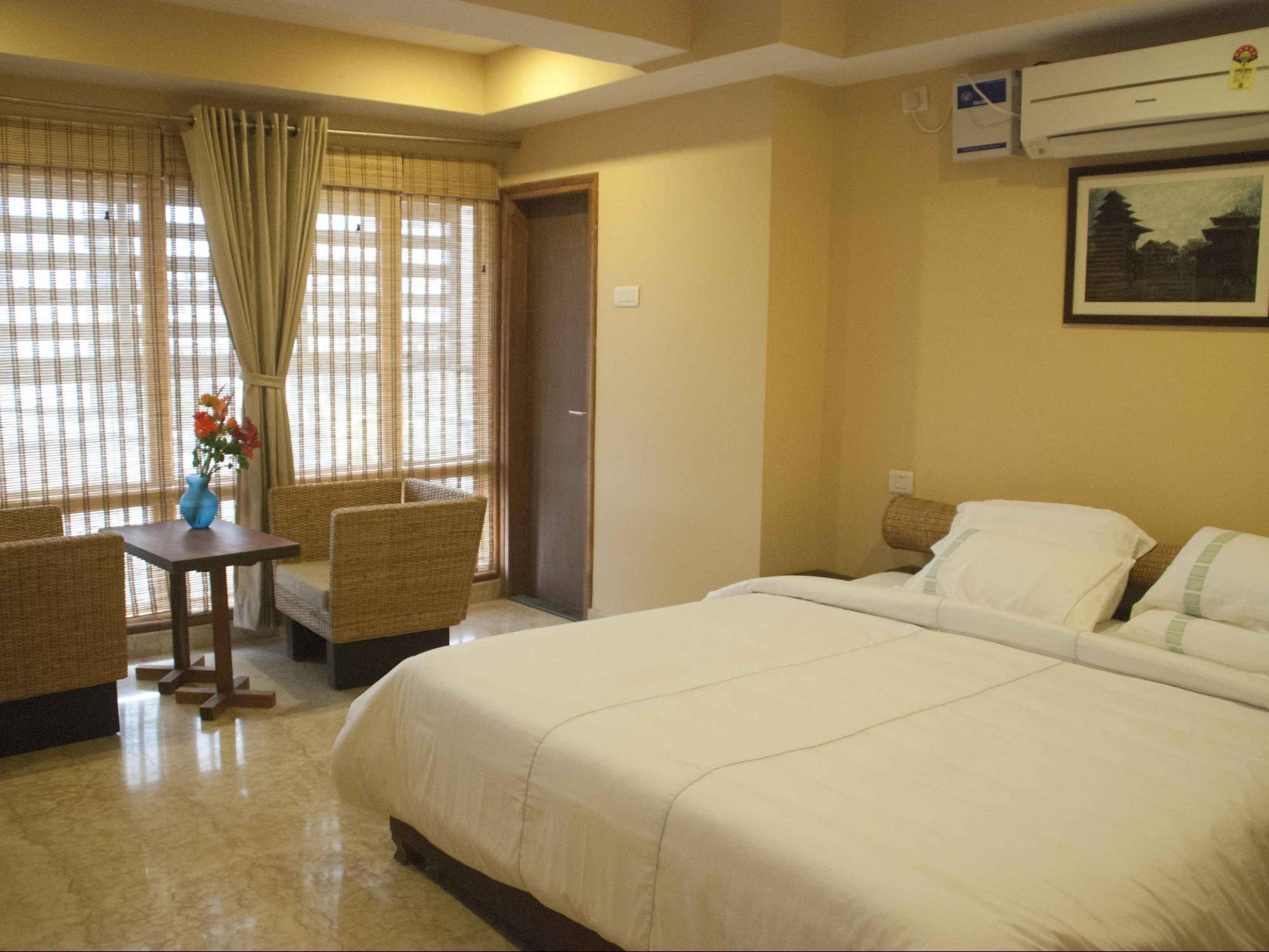 Hotel Rains Inn Гувахати Экстерьер фото
