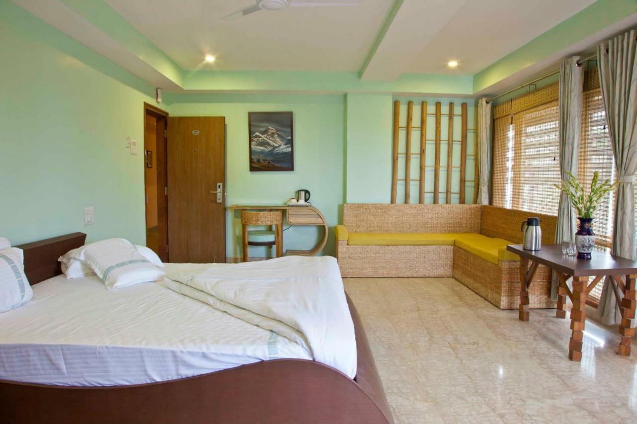 Hotel Rains Inn Гувахати Экстерьер фото